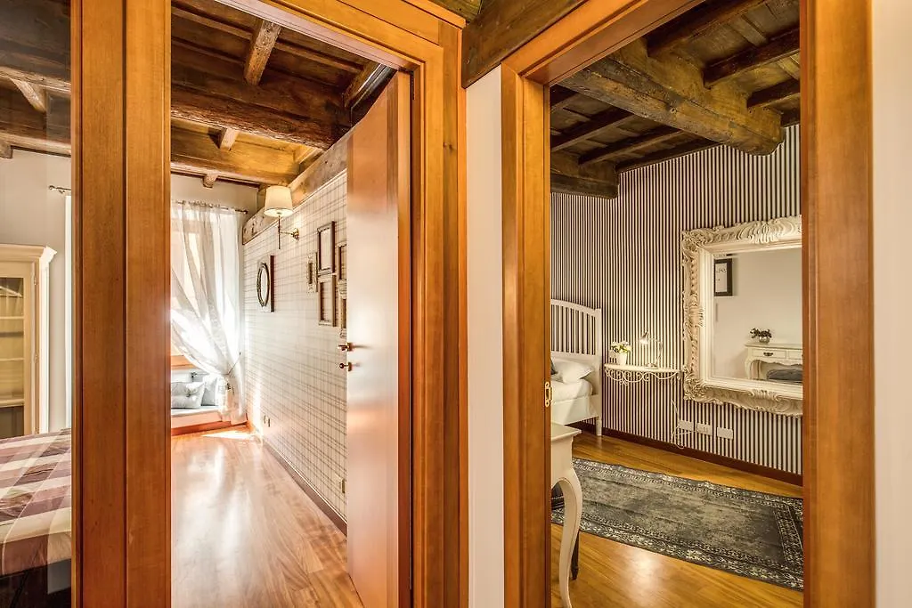 Apartment Pantheon Miracle Suite Rom